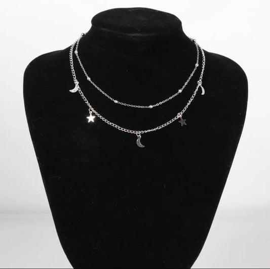 Collar doble de estrellas y lunas